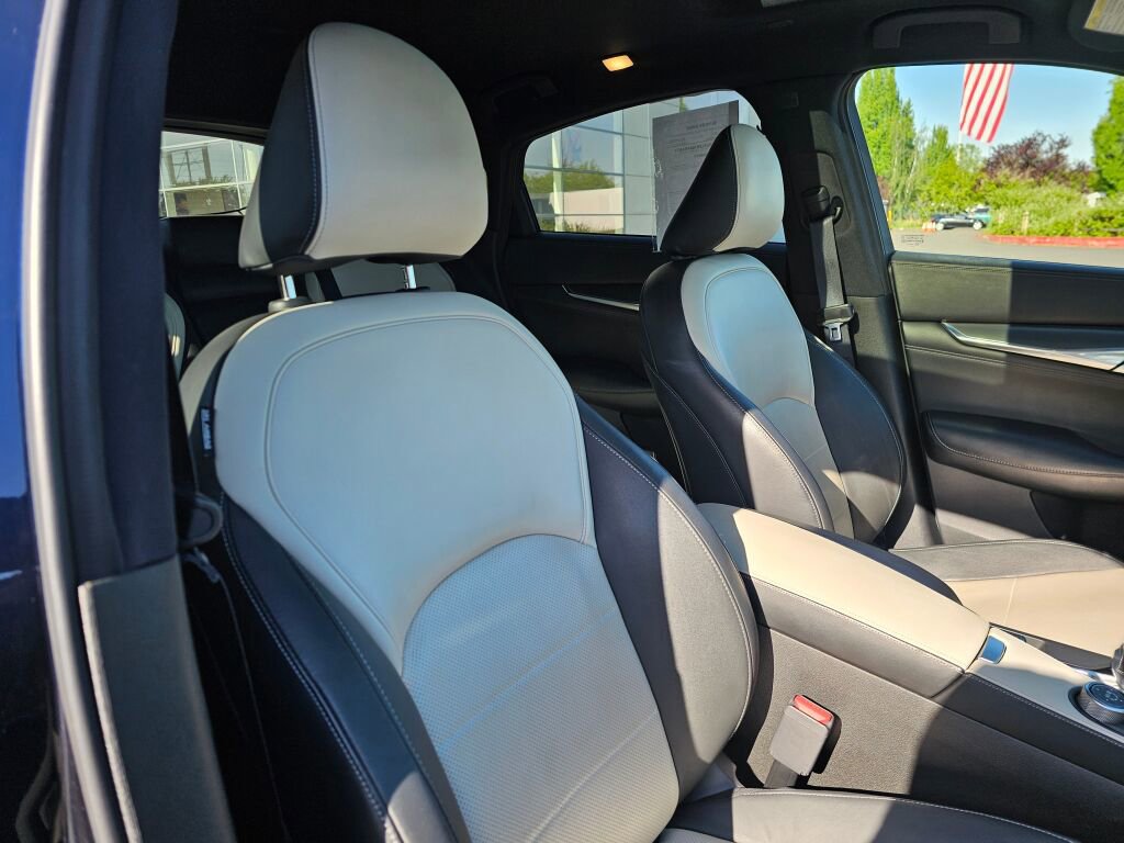 Used 2023 INFINITI QX55 Essential w/ Accent Package AWD/4WD image 12