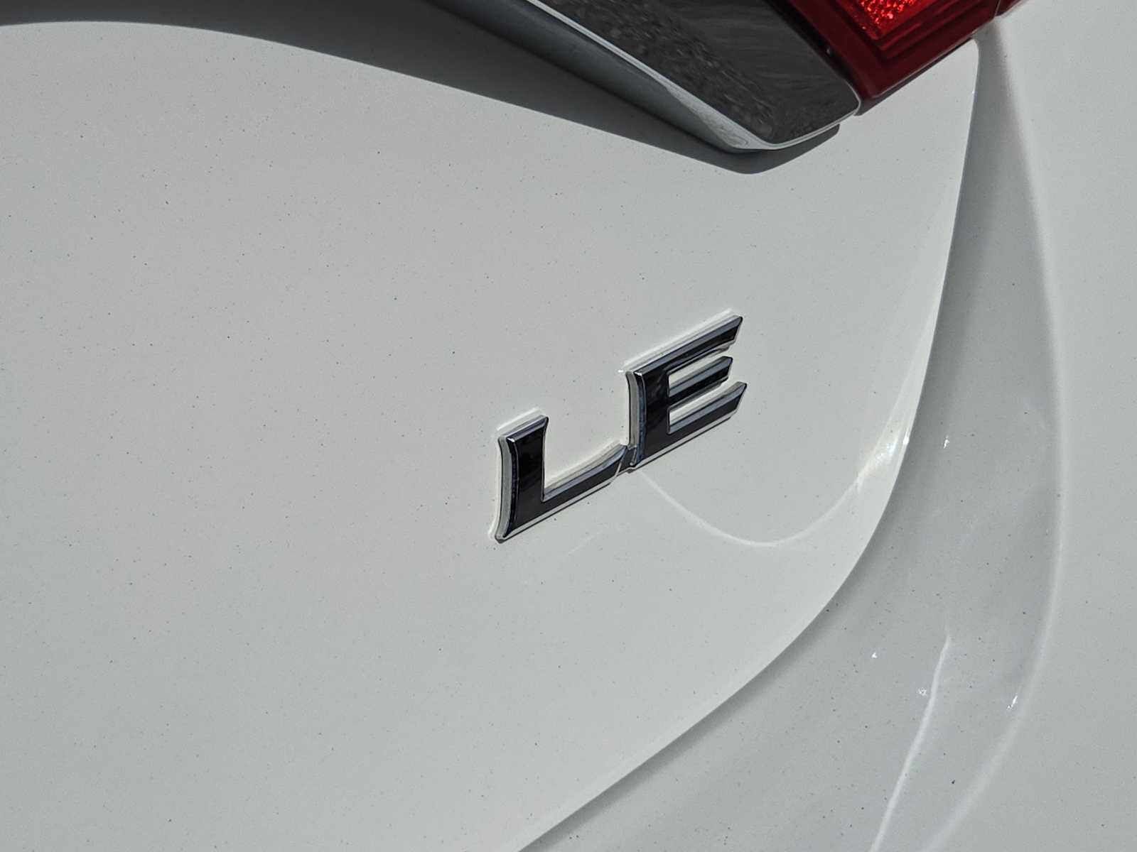 Used 2016 Toyota Camry LE image 12