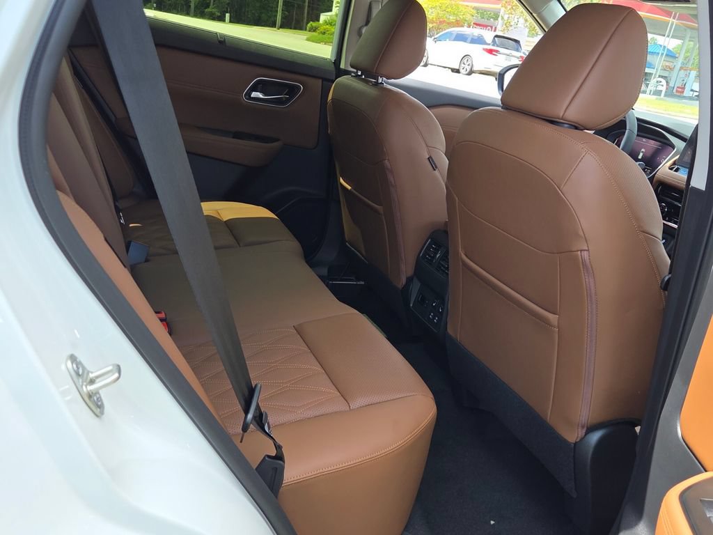 New 2026 Nissan Rogue Platinum AWD/4WD image 13