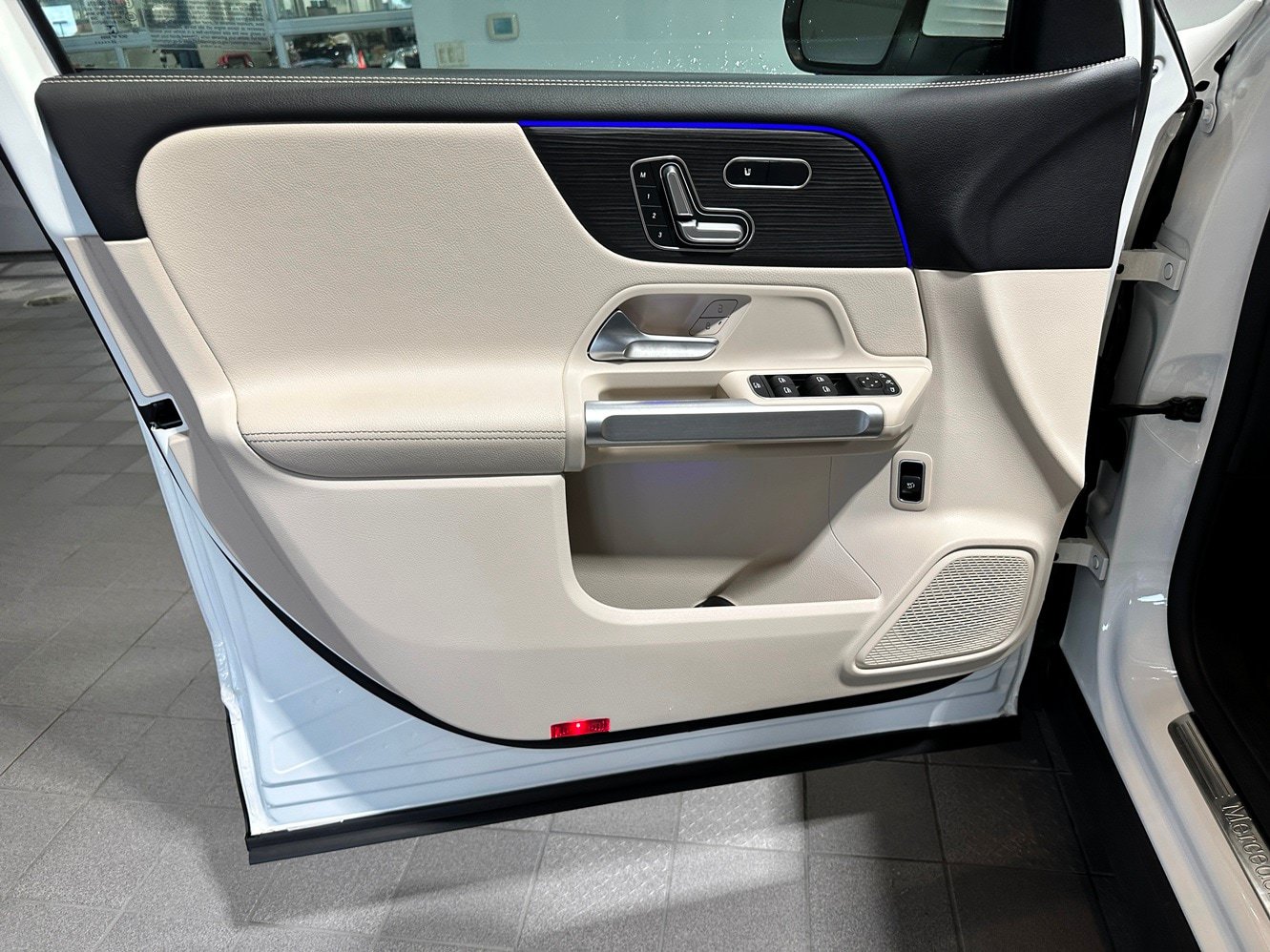 Certified 2023 Mercedes-Benz GLB 250 4MATIC image 11