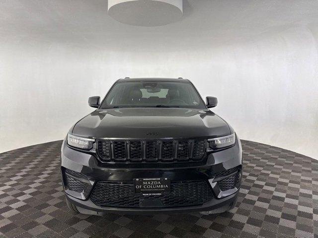 Used 2024 Jeep Grand Cherokee Altitude image 2