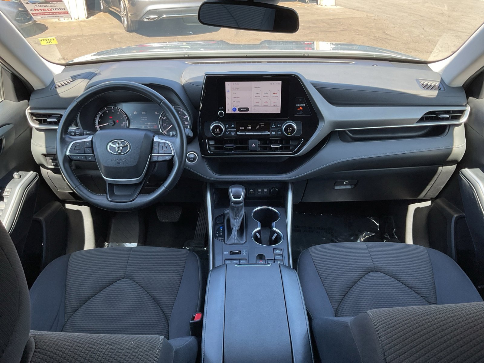 Used 2024 Toyota Highlander LE image 18