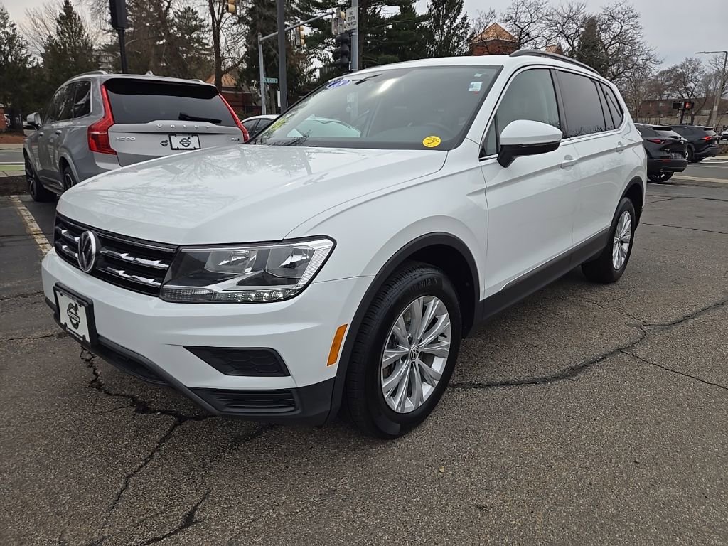 Used 2018 Volkswagen Tiguan SE w/ Panoramic Sunroof Package image 3