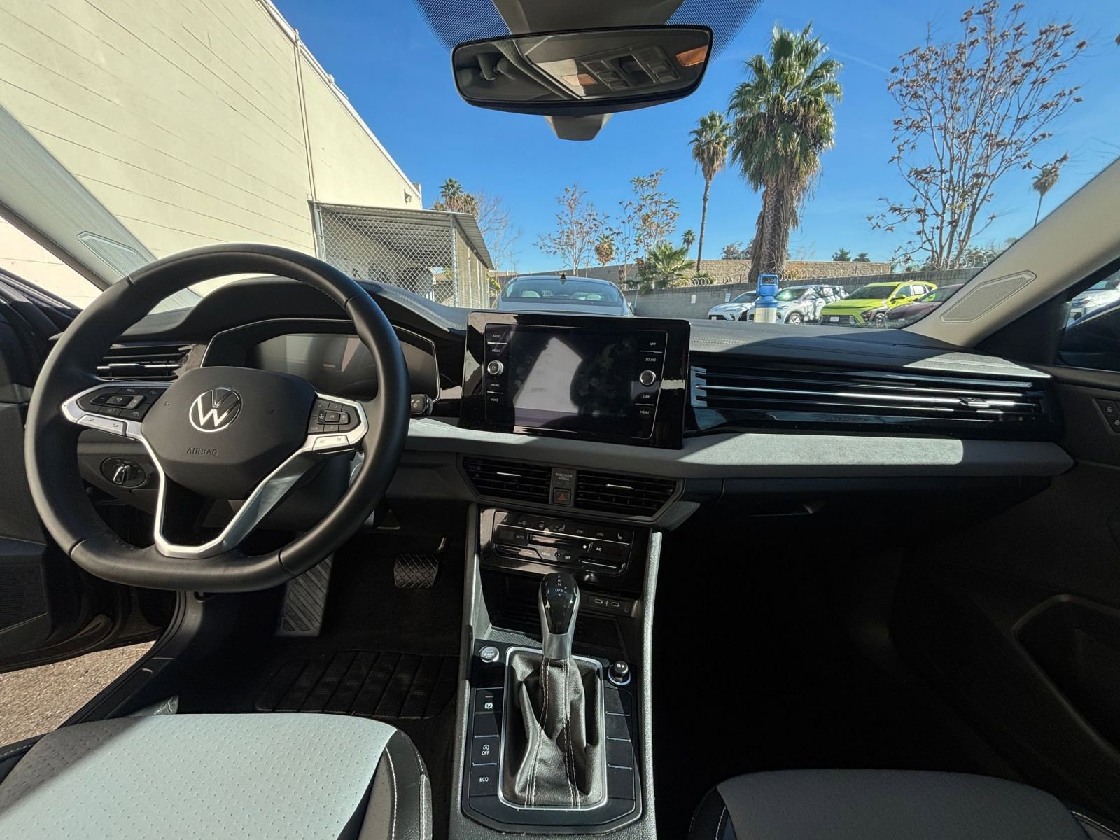 Used 2025 Volkswagen Jetta SE image 33