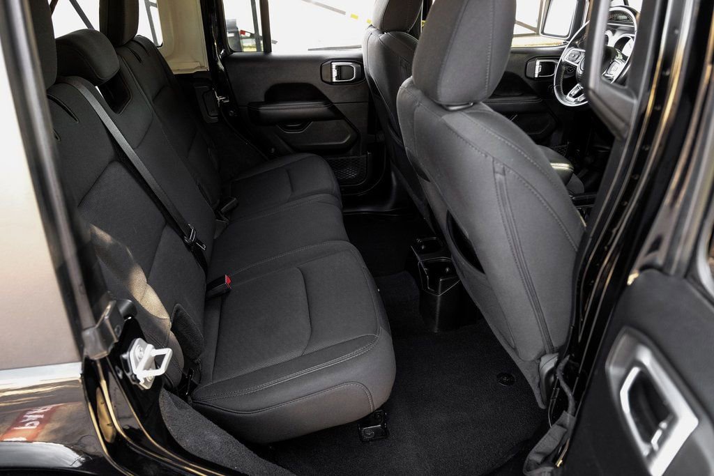 Used 2020 Jeep Wrangler Unlimited Sahara image 46