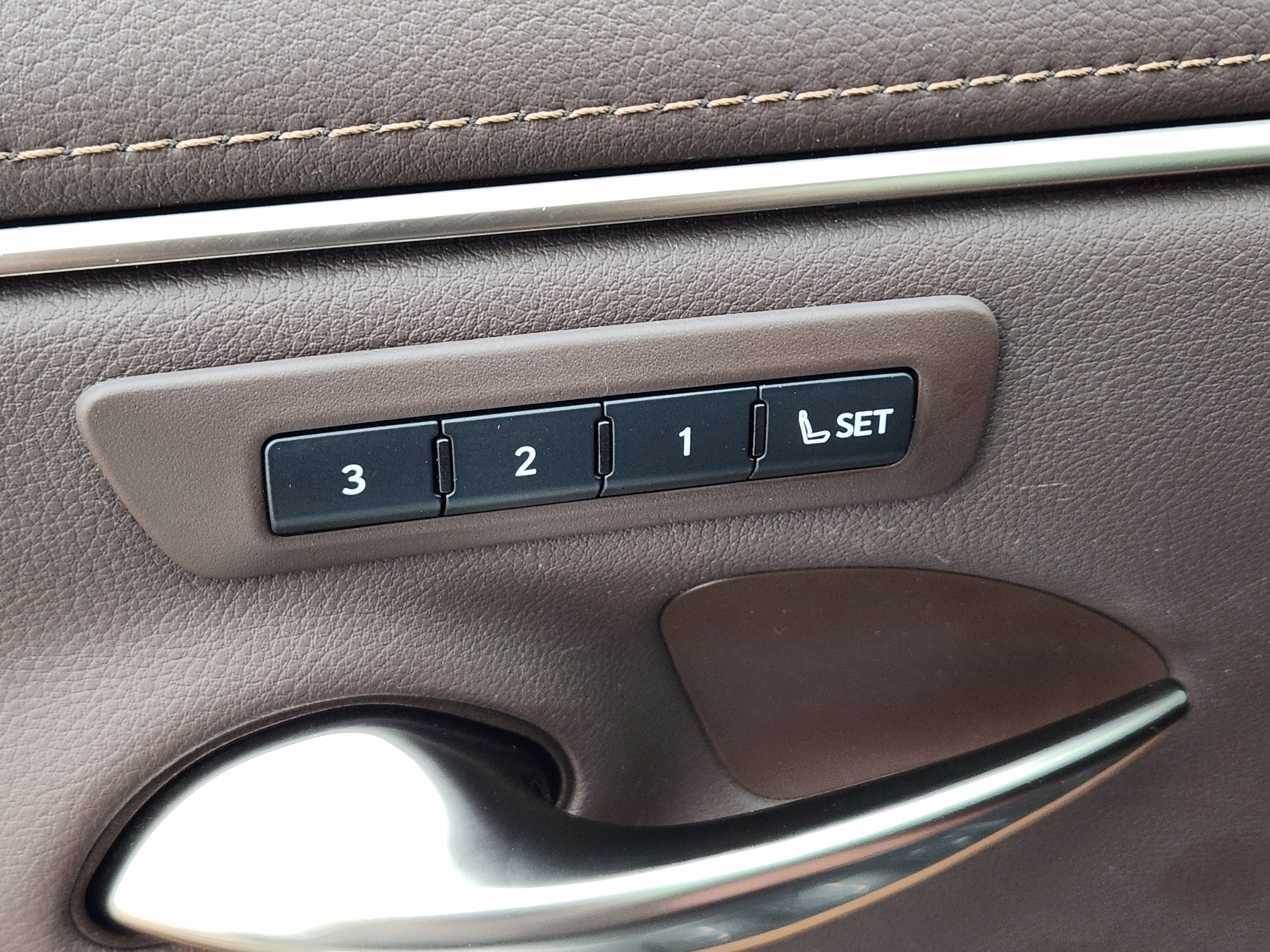 Used 2021 Lexus ES 300h w/ Premium Package image 31