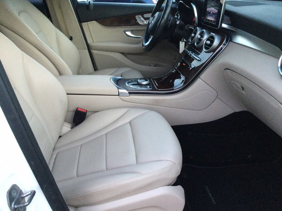 Used 2019 Mercedes-Benz GLC 300 4MATIC image 19
