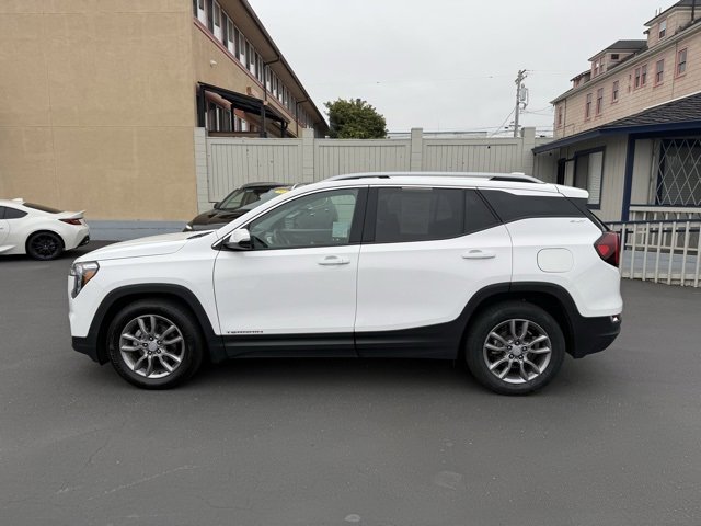 Used 2024 GMC Terrain SLT image 2