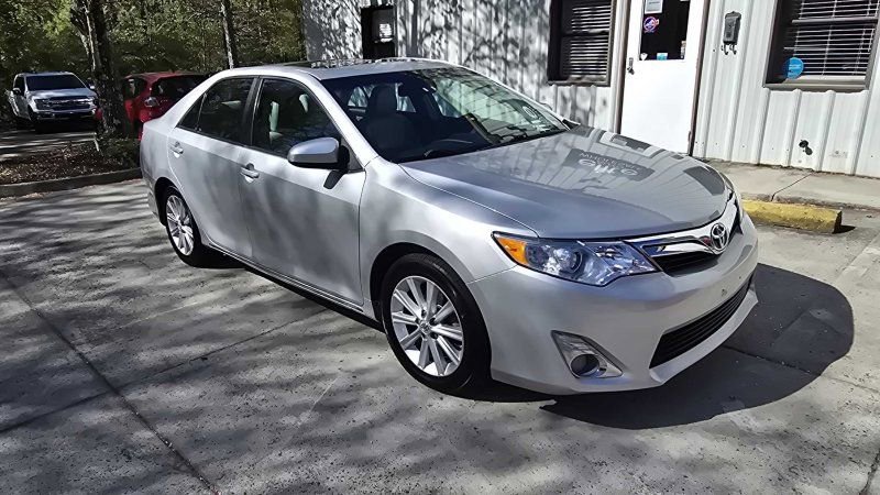 Used 2012 Toyota Camry XLE w/ Leather Pkg FWD image 7
