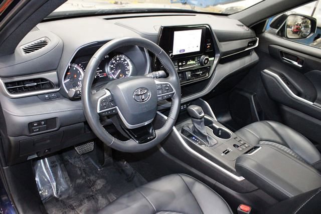 Used 2024 Toyota Highlander XSE image 23