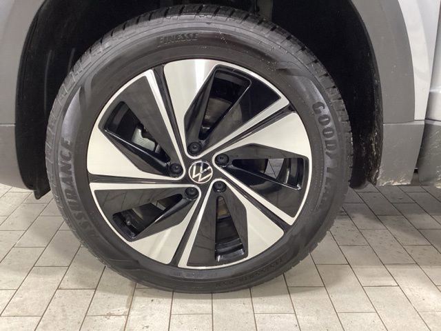 Certified 2025 Volkswagen Taos SE w/ Panoramic Sunroof Package image 19