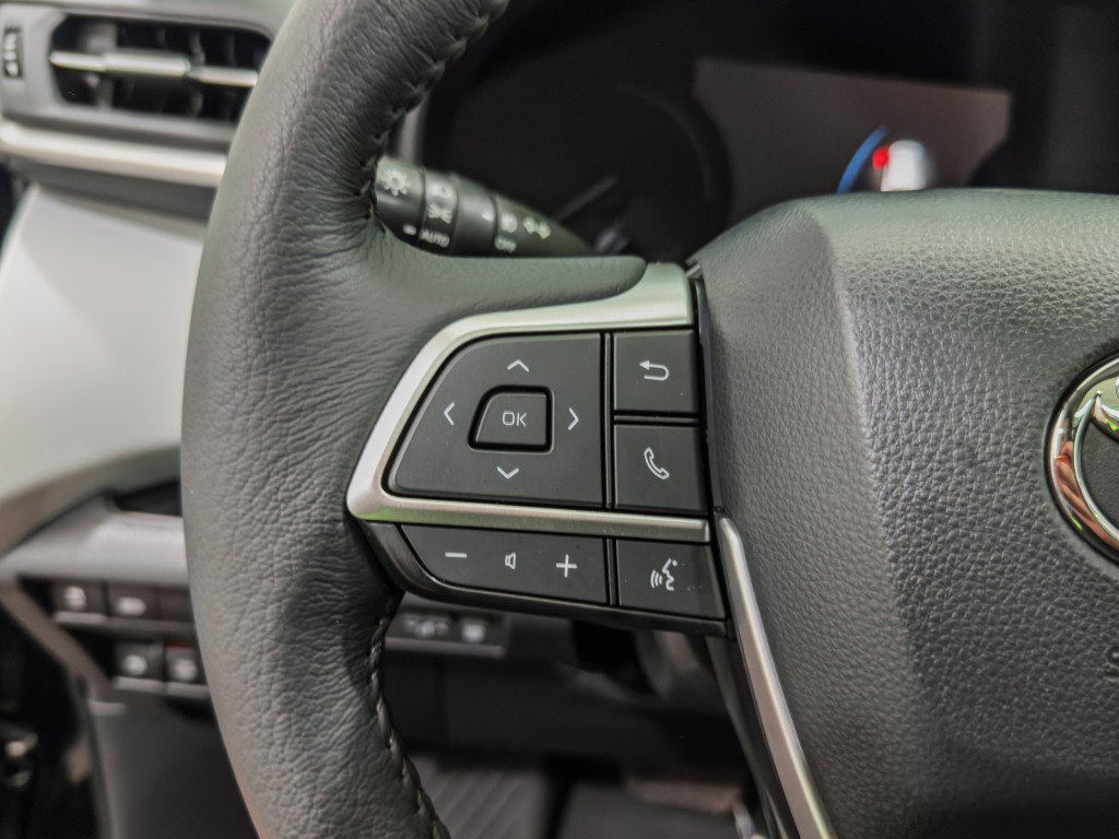 Used 2025 Toyota Sienna XLE AWD/4WD image 31