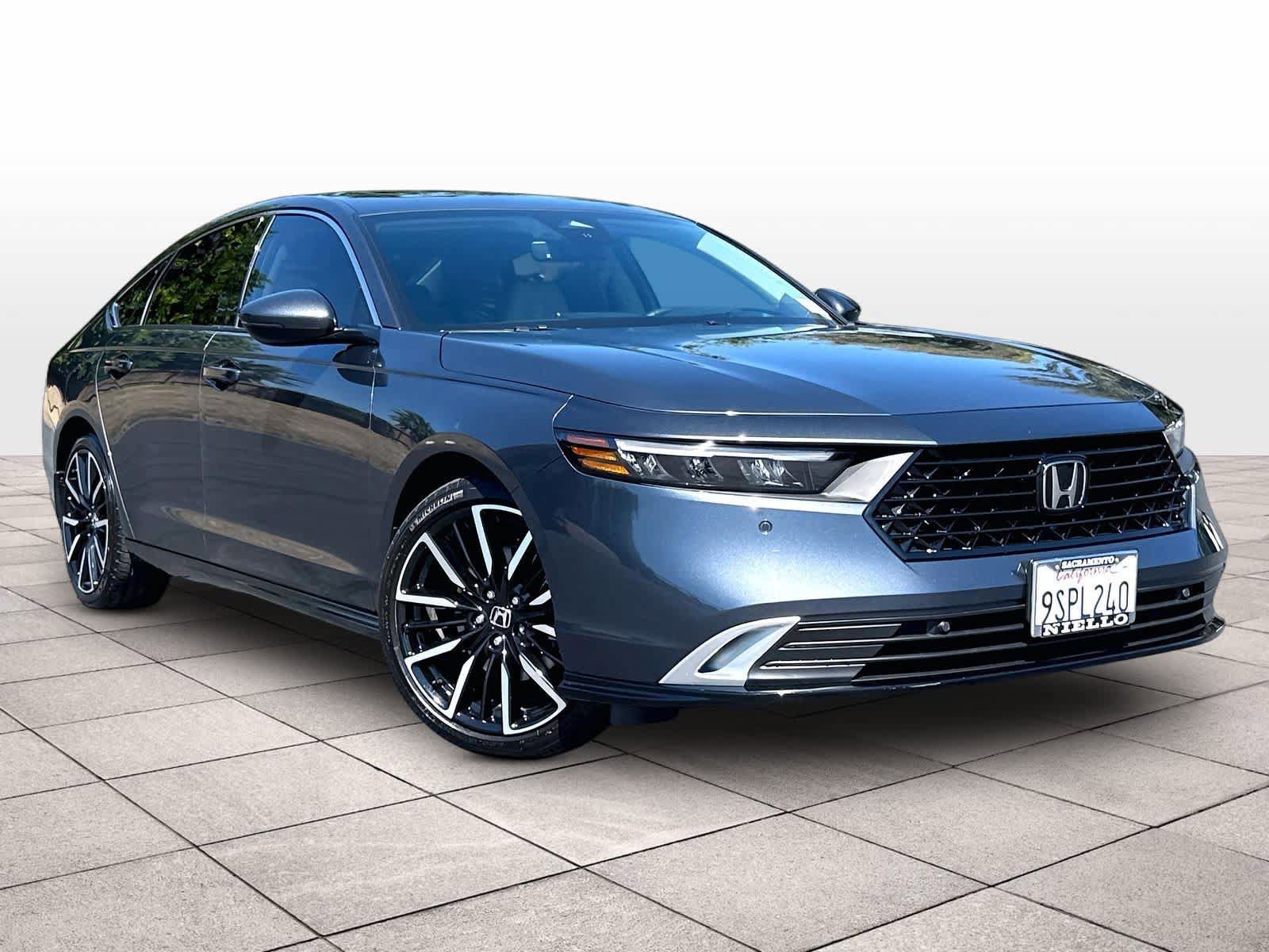 Used 2025 Honda Accord Touring image 2