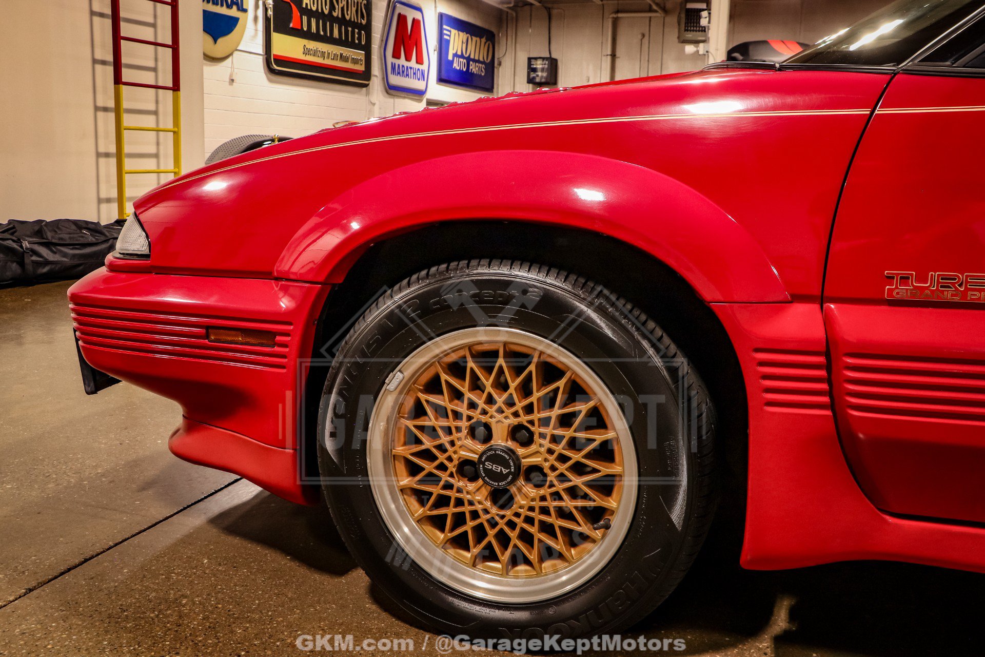 Used 1990 Pontiac Grand Prix SE FWD image 32