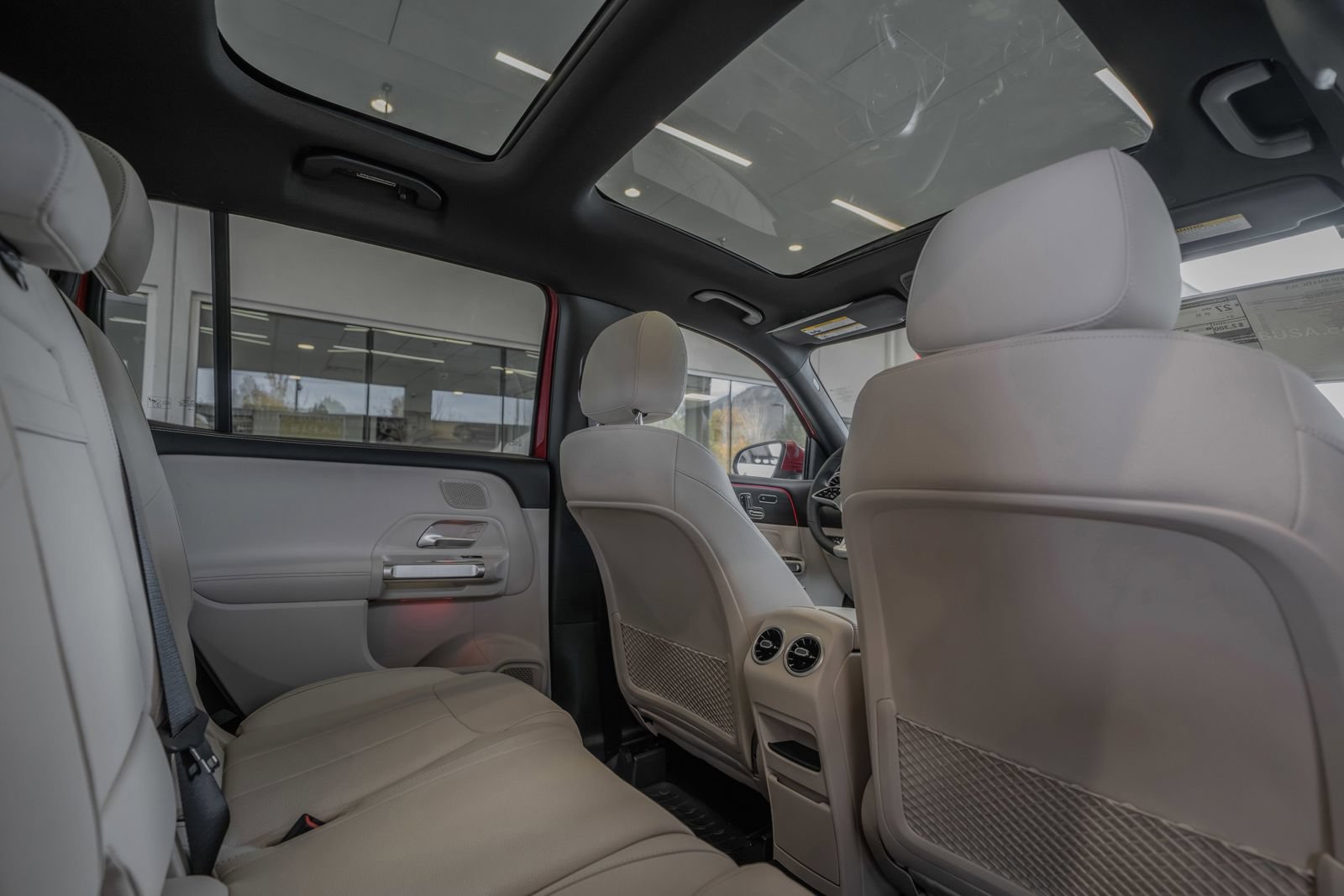 Used 2026 Mercedes-Benz GLB 250 4MATIC image 28