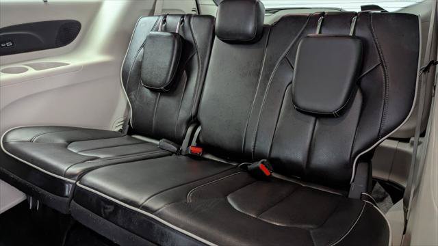 Used 2023 Chrysler Pacifica Limited FWD image 17