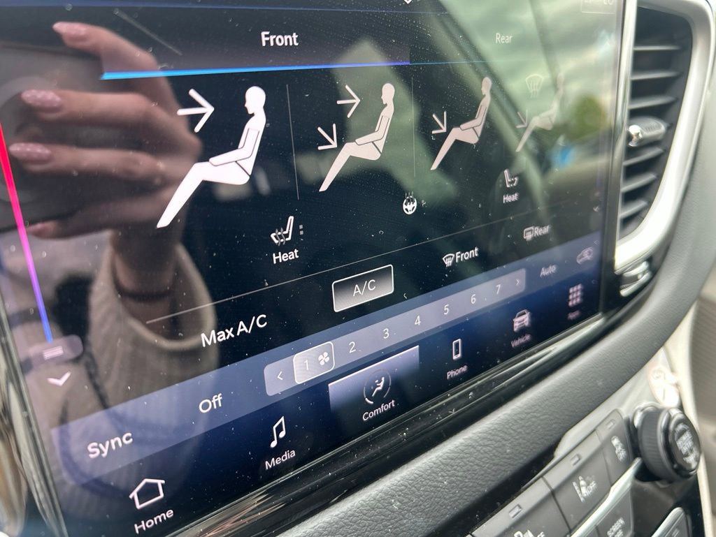 Certified 2023 Chrysler Pacifica Touring-L FWD image 16