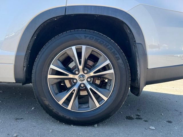 Used 2016 Toyota Highlander XLE AWD/4WD image 14