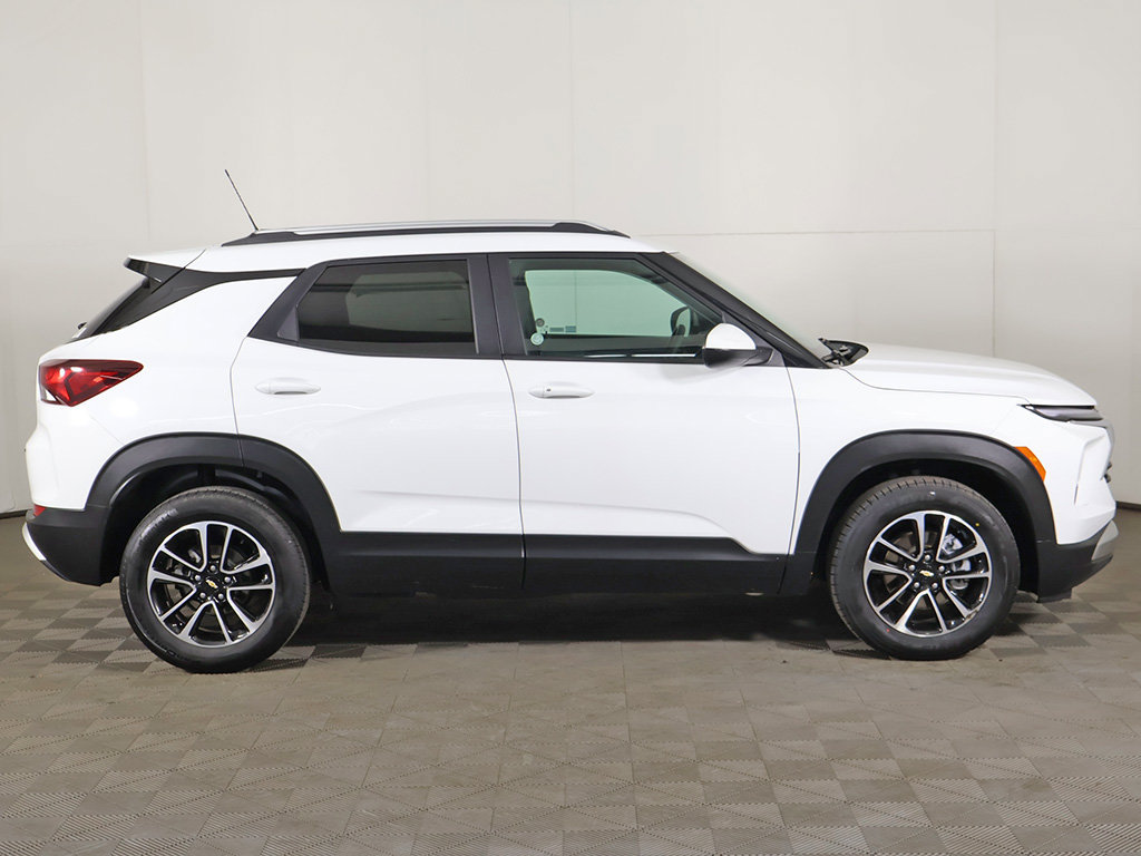 Used 2025 Chevrolet TrailBlazer LT AWD/4WD image 16