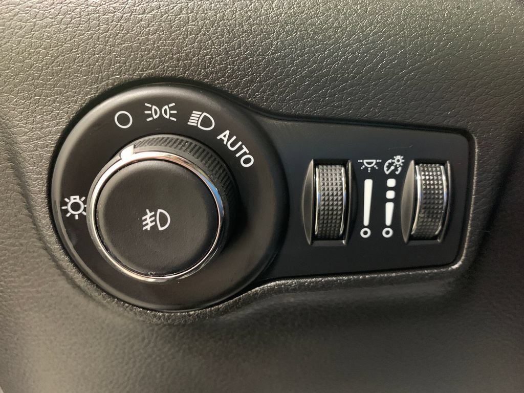 Used 2025 Jeep Compass Limited AWD/4WD image 14