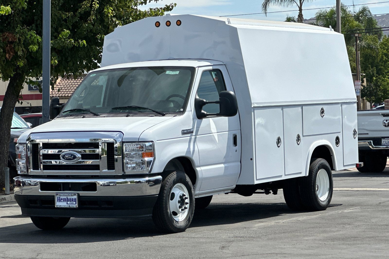 New 2025 Ford E-350 and Econoline 350 Super Duty w/ Power Equipment Group image 8