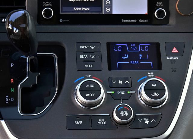 Used 2020 Toyota Sienna XLE w/ XLE Navigation Package image 26