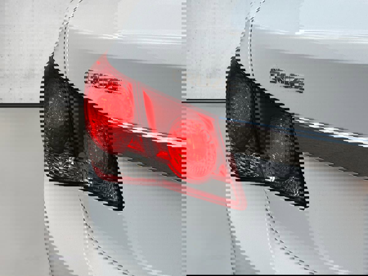 Used 2013 Chevrolet Cruze LT image 33