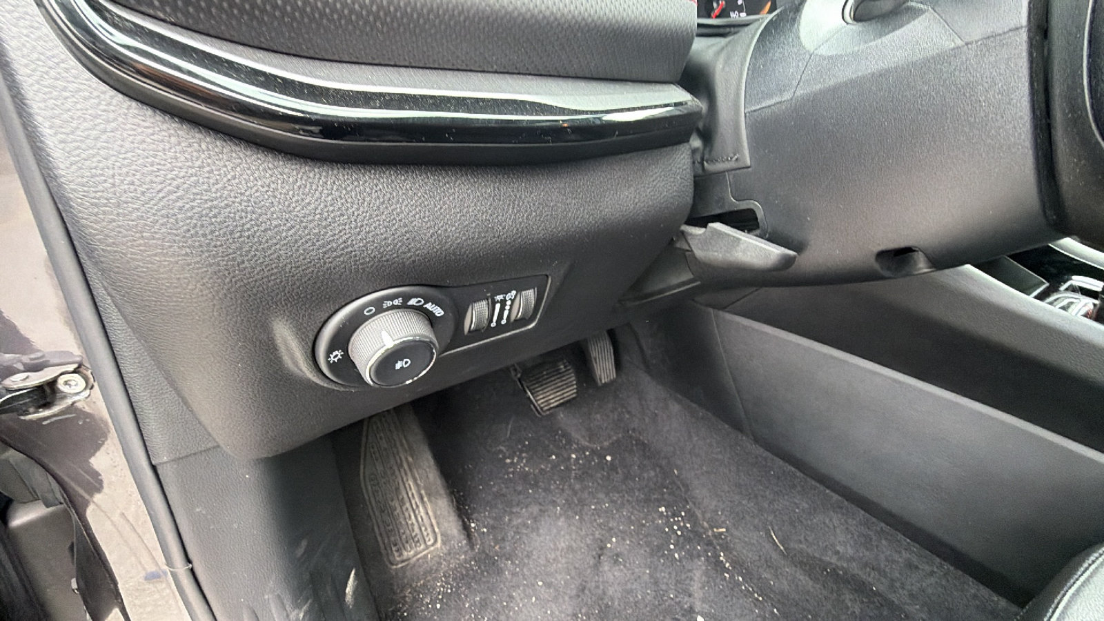 Used 2024 Jeep Compass Trailhawk AWD/4WD image 25