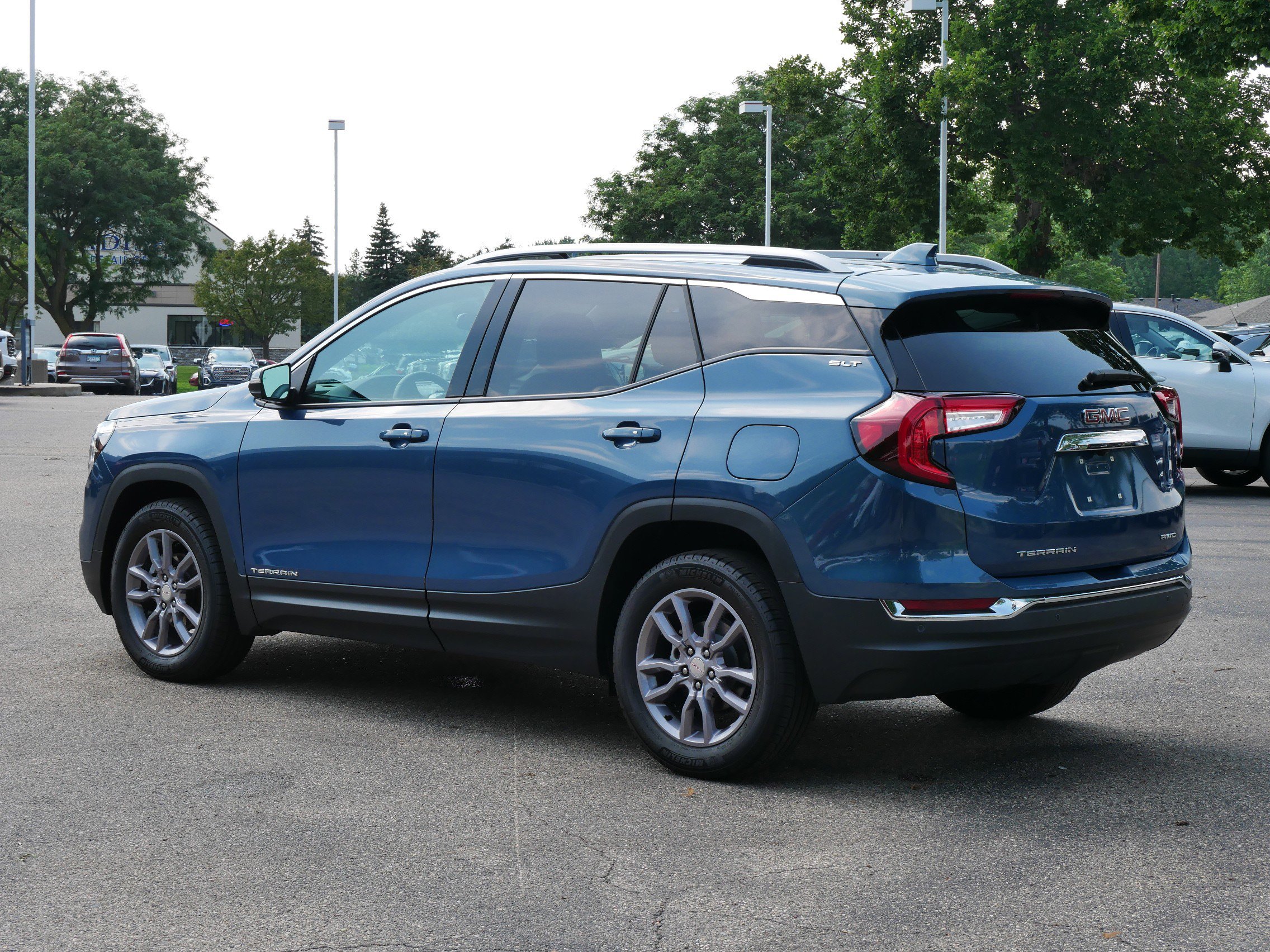 Used 2024 GMC Terrain SLT w/ Infotainment Package II image 6