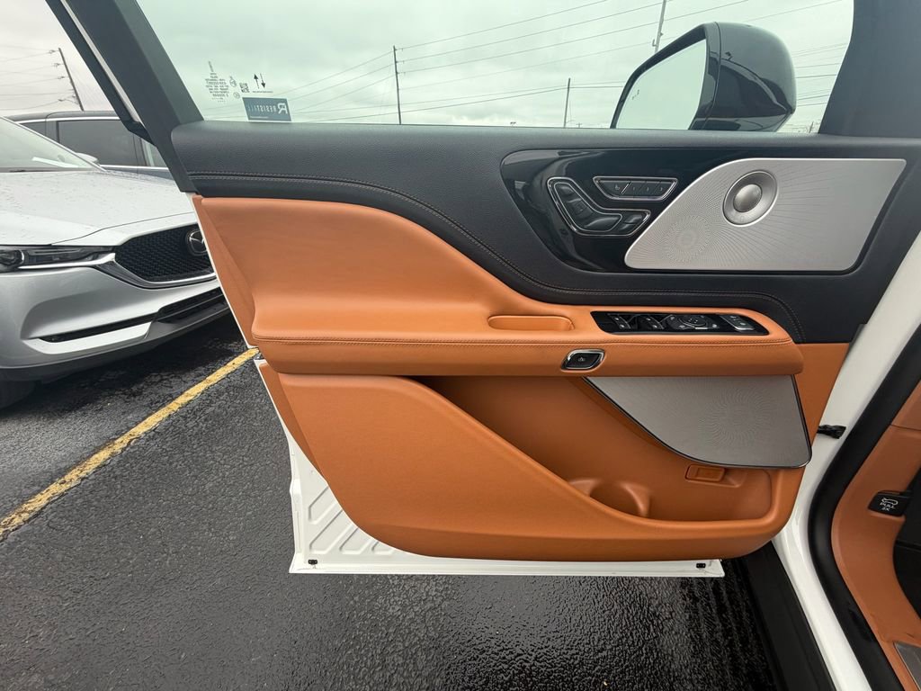 Used 2025 Lincoln Aviator Black Label image 13
