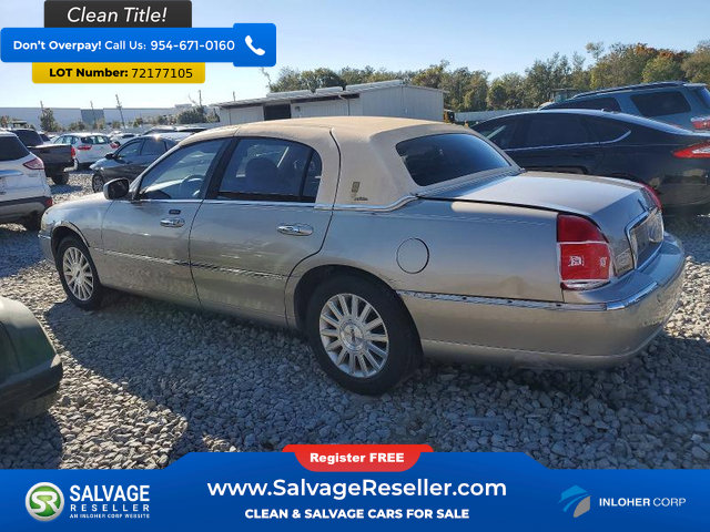 Used 2003 Lincoln Town Car Executive image 3