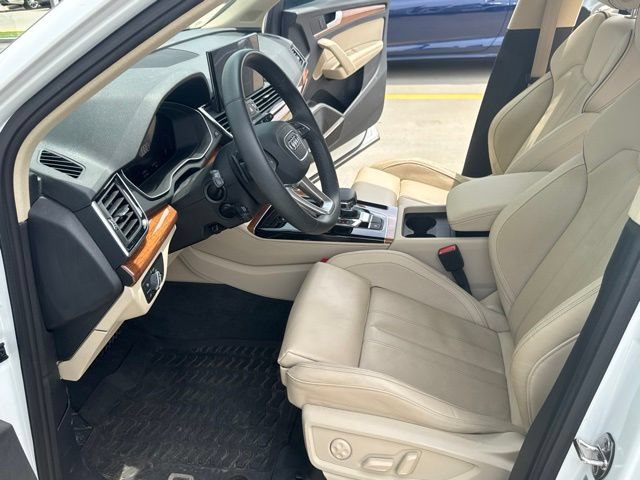 Used 2023 Audi Q5 e Premium Plus w/ Premium Plus Package AWD/4WD image 11