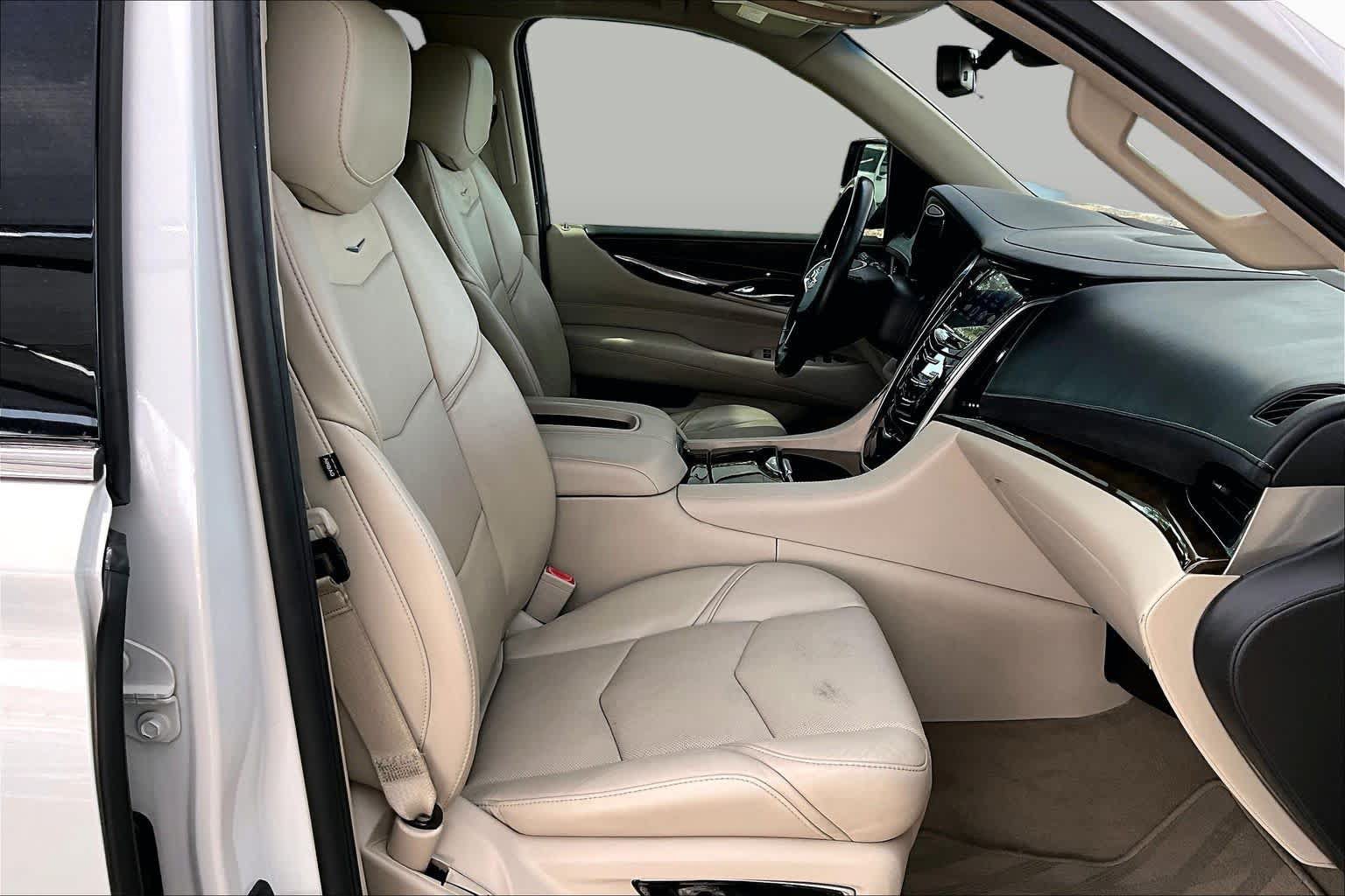 Used 2019 Cadillac Escalade ESV Premium Luxury RWD image 9