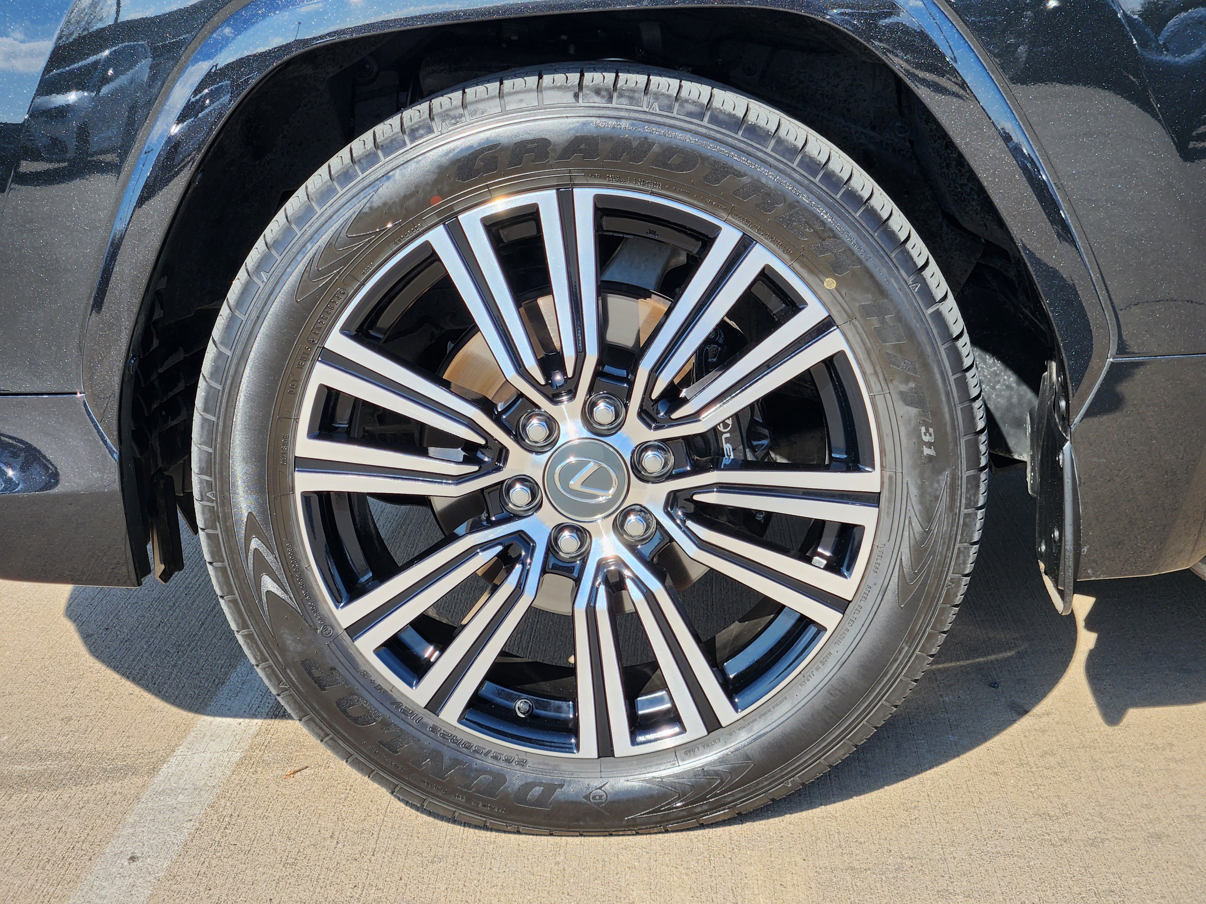 Used 2025 Lexus LX 600 4WD w/ Luxury Package image 15