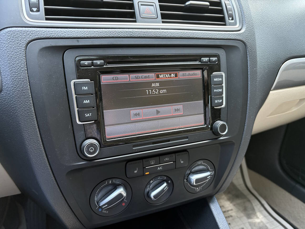 Used 2015 Volkswagen Jetta SE FWD image 15
