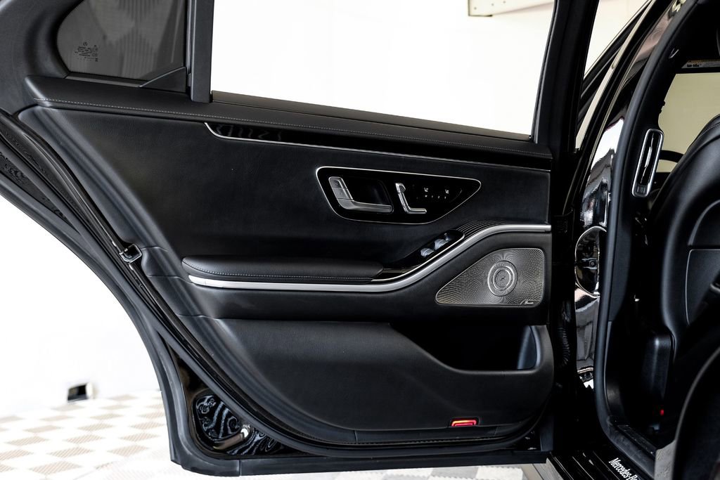 Used 2022 Mercedes-Benz S 580 4MATIC Sedan w/ AMG Line Package image 43
