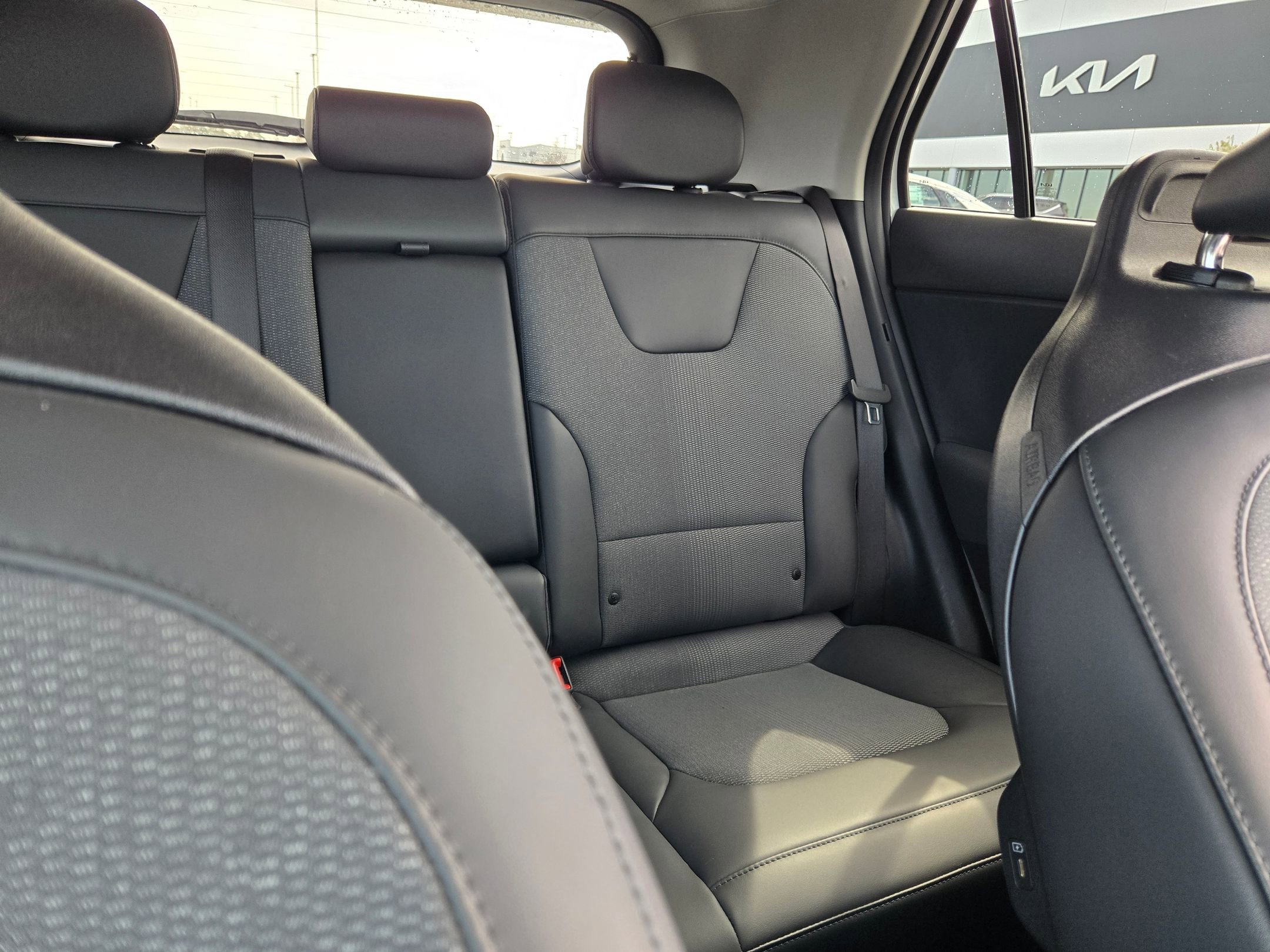 Used 2024 Kia Niro EX image 14