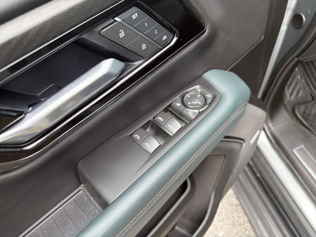 Certified 2025 GMC Yukon XL AT4 AWD/4WD image 12