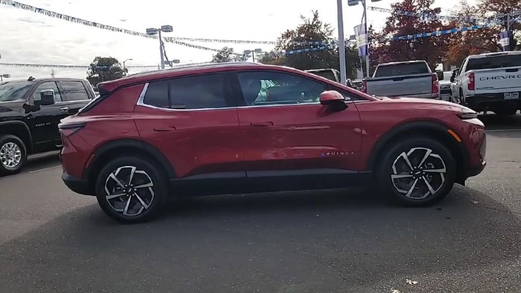 New 2026 Chevrolet Equinox EV LT image 9