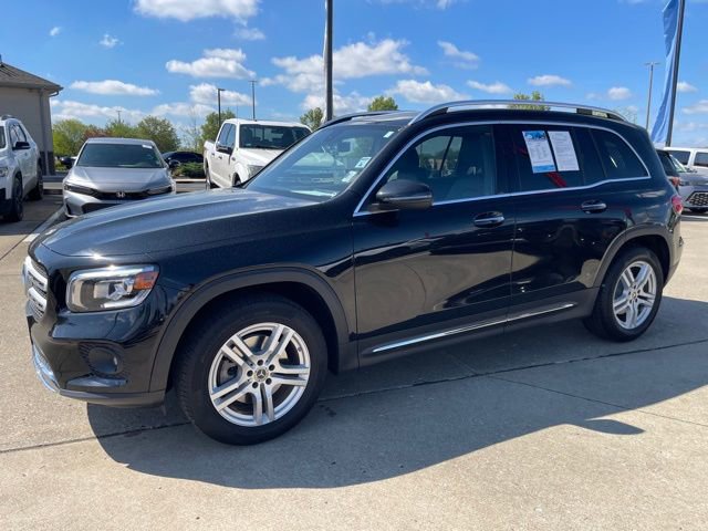 Used 2023 Mercedes-Benz GLB 250 4MATIC w/ Premium Package image 2