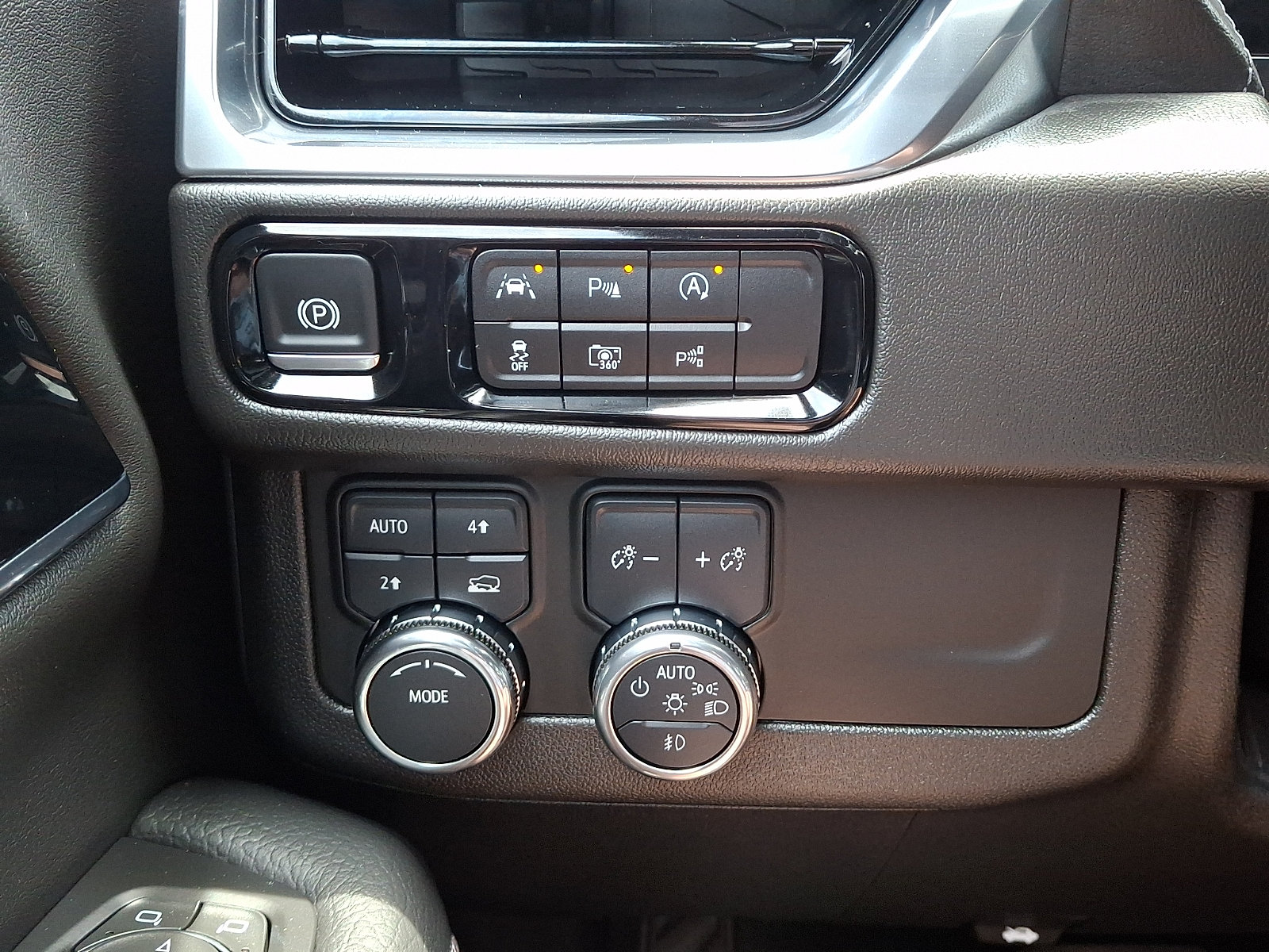 Certified 2025 GMC Yukon XL Denali w/ Sun & Power Step Package AWD/4WD image 24