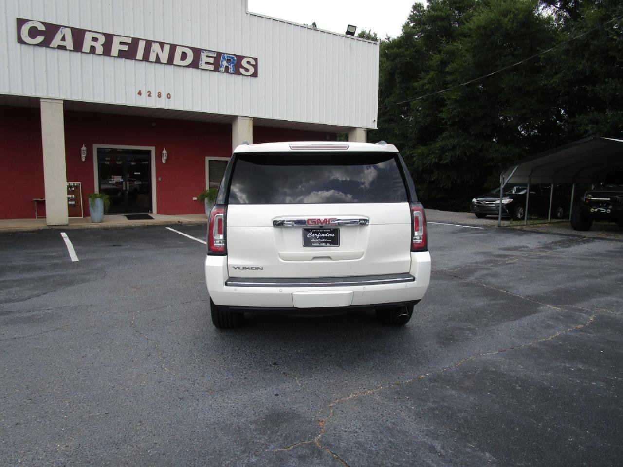 Used 2015 GMC Yukon Denali w/ Touring Package RWD image 3
