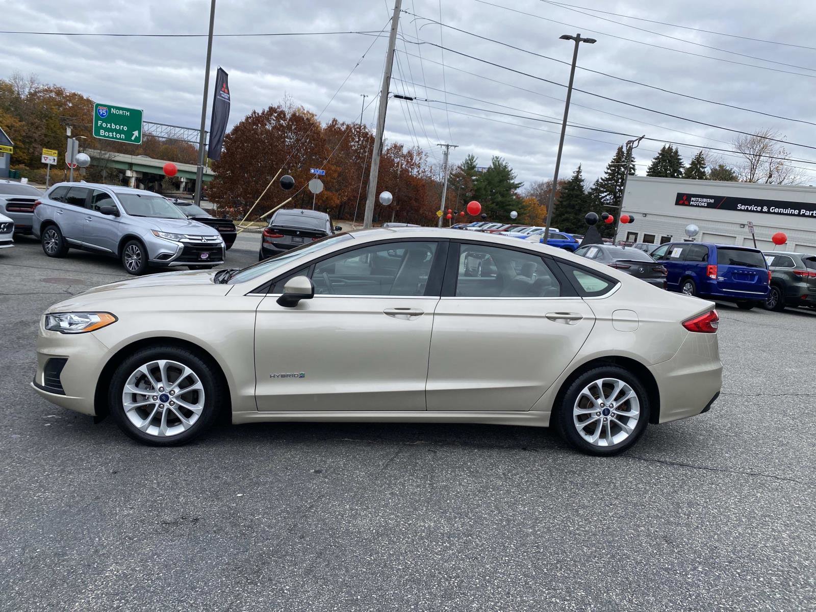 Used 2019 Ford Fusion SE image 2