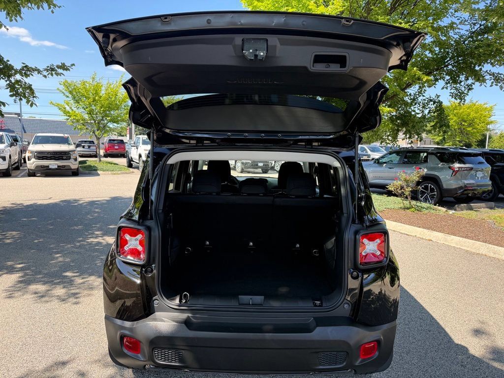 Used 2020 Jeep Renegade Altitude AWD/4WD image 10