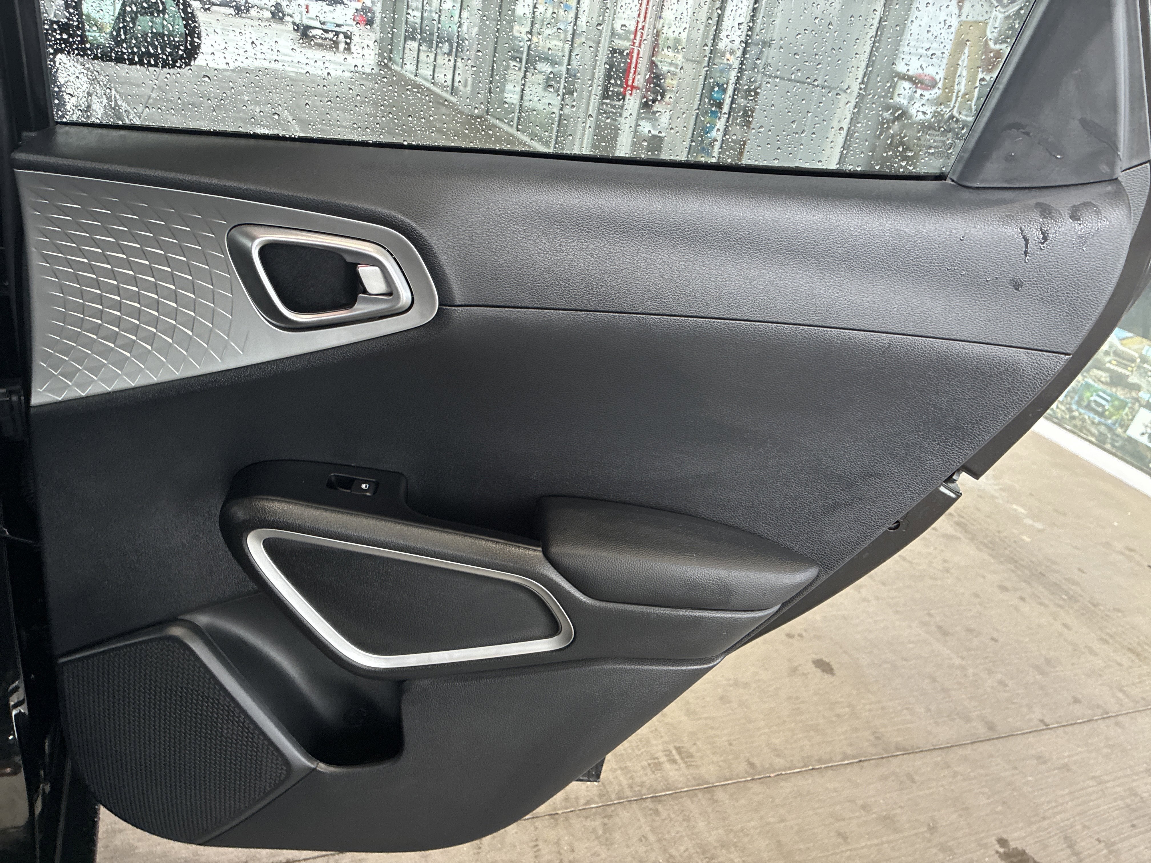 Used 2023 Kia Soul LX w/ LX Technology Package image 17