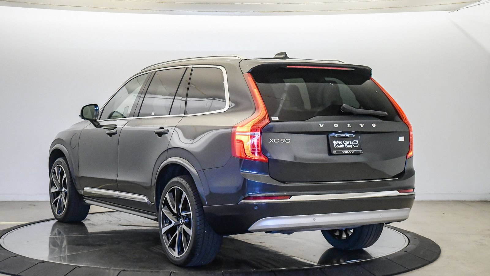 Used 2022 Volvo XC90 T8 Inscription Expression w/ Advanced Package AWD/4WD image 2