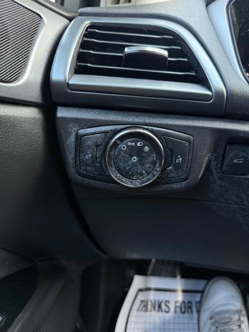 Used 2015 Ford Fusion SE FWD image 17