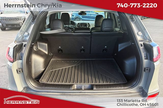 Used 2021 Jeep Cherokee Latitude Lux w/ Mopar Interior Package AWD/4WD image 25