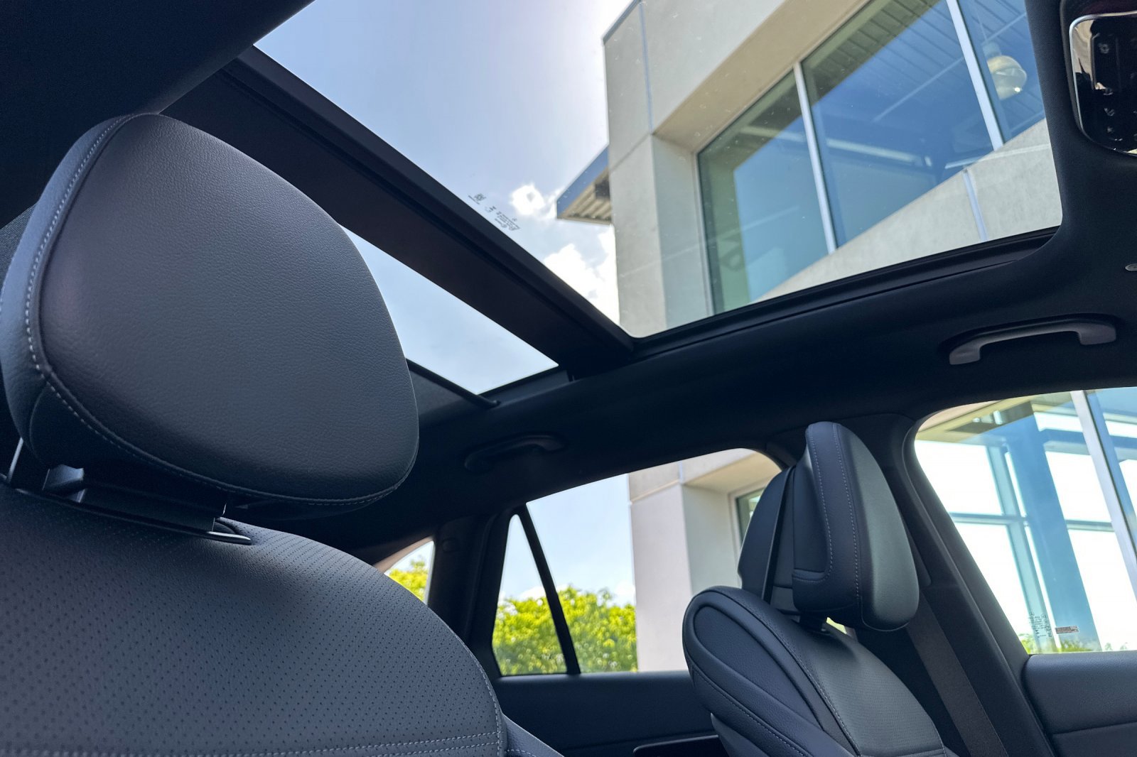 Certified 2025 Mercedes-Benz GLC 300 4MATIC image 17