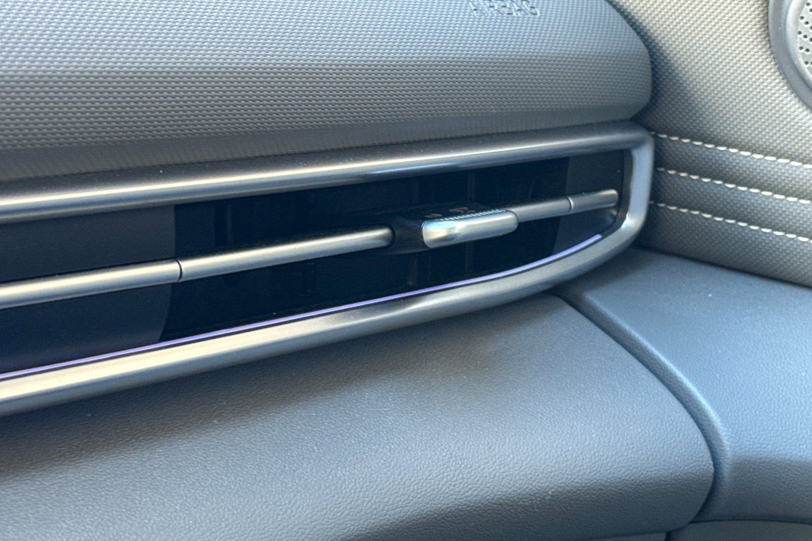 Used 2024 Hyundai Elantra SEL w/ Convenience Package image 29